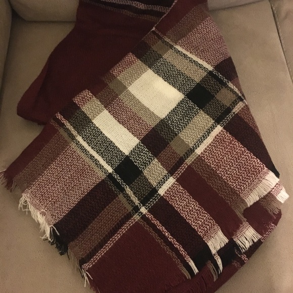 Two Checkered Shawl Wraps - Picture 2 of 6